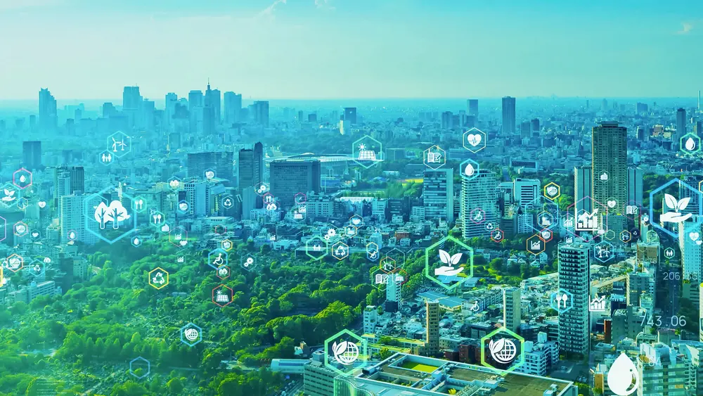 Vista città dall'alto con illustrazione icone della sostenibilità per indicare l'innovazione green urbana